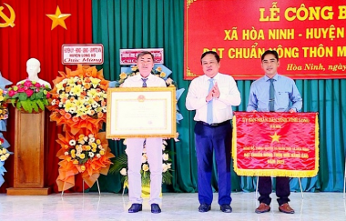 Lễ công bố xã Hòa Ninh (huyện Long Hồ) đạt chuẩn nông thôn mới nâng cao